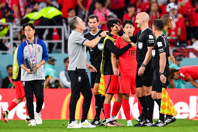 Son Heung Min khóc nức nở, HLV Hàn Quốc nhận thẻ đỏ sau thất bại cay đắng - 4 Son Heung Min khóc nức nở, HLV Hàn Quốc nhận thẻ đỏ sau thất bại cay đắng - 4