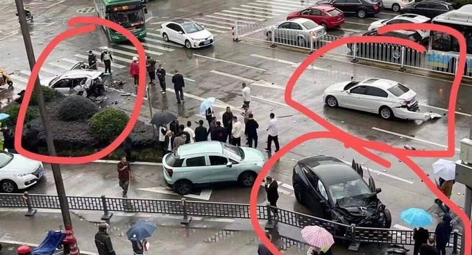 Thêm một xe Tesla phóng bạt mạng gây tai nạn chết người ở Trung Quốc - 1 Thêm một xe Tesla phóng bạt mạng gây tai nạn chết người ở Trung Quốc - 1