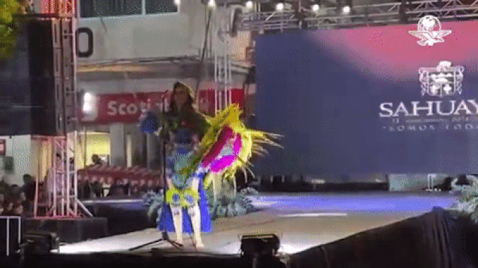 Thí sinh hoa hậu Mexico bị điện giật khi đang biểu diễn - 1