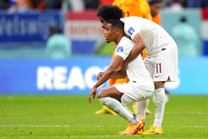 Chủ nhà Qatar lập hàng loạt kỷ lục đáng quên khi chia tay World Cup - 1