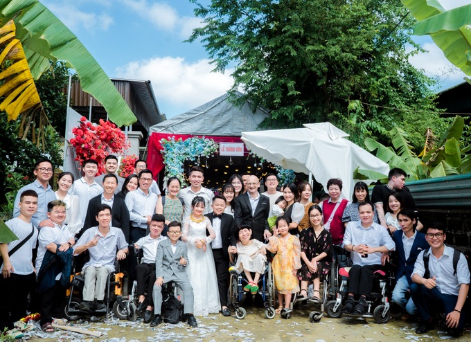 Đám cưới  gây sốt của cặp đôi cô dâu chú rể chỉ cao 1m30 ở Nghệ An - 3