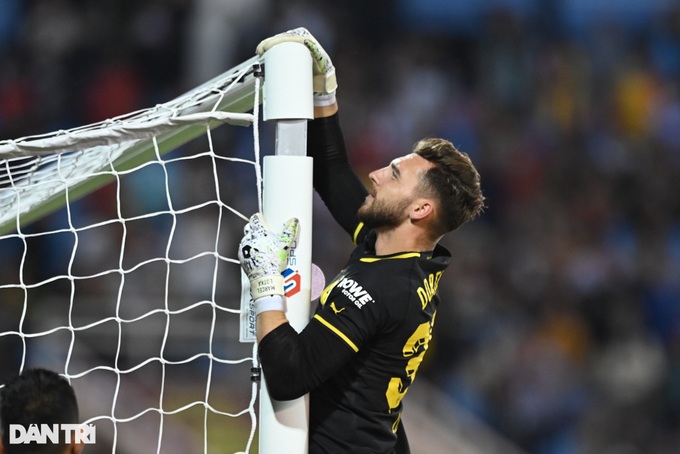 Sự cố hài hước xuất hiện ở trận đấu tuyển Việt Nam gặp Dortmund - 1 Sự cố hài hước xuất hiện ở trận đấu tuyển Việt Nam gặp Dortmund - 1