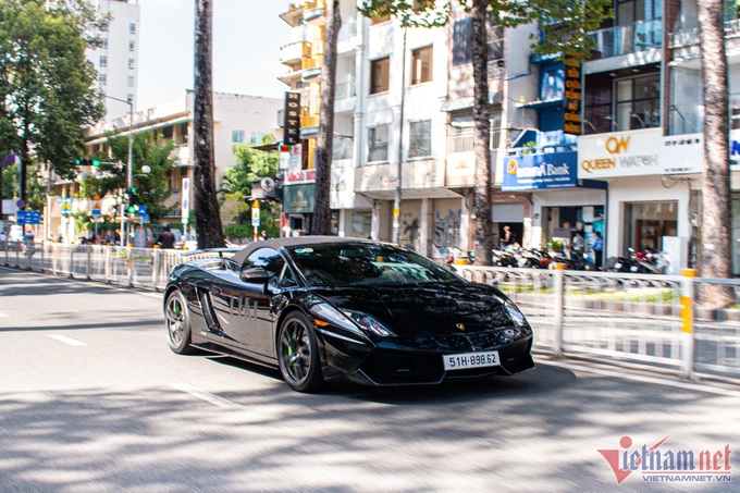 Ông Đặng Lê Nguyên Vũ mua Lamborghini Gallardo Spyder Performante cực hiếm - 8 Ông Đặng Lê Nguyên Vũ mua Lamborghini Gallardo Spyder Performante cực hiếm - 8