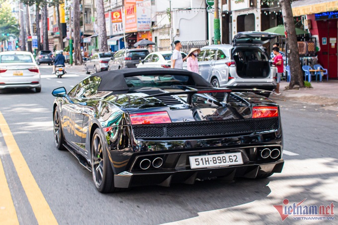 Ông Đặng Lê Nguyên Vũ mua Lamborghini Gallardo Spyder Performante cực hiếm - 5 Ông Đặng Lê Nguyên Vũ mua Lamborghini Gallardo Spyder Performante cực hiếm - 5