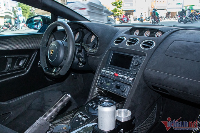 Ông Đặng Lê Nguyên Vũ mua Lamborghini Gallardo Spyder Performante cực hiếm - 7 Ông Đặng Lê Nguyên Vũ mua Lamborghini Gallardo Spyder Performante cực hiếm - 7