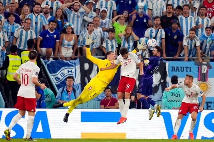 Messi lập kỷ lục buồn trong ngày Argentina giành vé vào vòng 16 đội