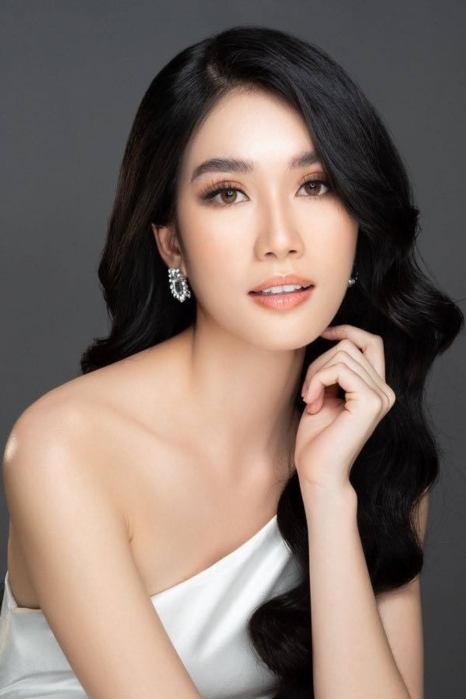 Nhan sắc Việt biết 4 ngoại ngữ được dự đoán là Á hậu Hoa hậu Quốc tế 2022 - 1