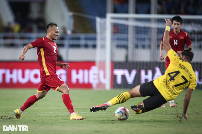Tiền vệ Trọng Hoàng bất ngờ giã từ đội tuyển Việt Nam - 1