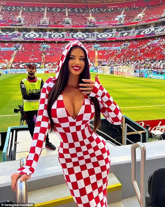 Nữ cổ động viên nóng bỏng nhất World Cup lên tiếng khi bị dư luận chỉ trích - 2 Nữ cổ động viên nóng bỏng nhất World Cup lên tiếng khi bị dư luận chỉ trích - 2