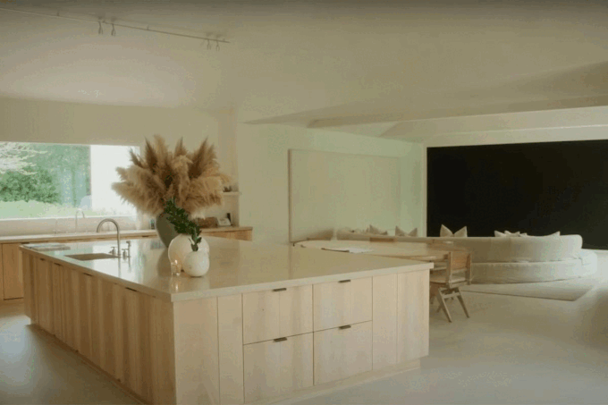 Nội thất tiết lộ nỗi buồn của Kim - nữ tỷ phú xinh đẹp và giàu có - 3 Nội thất tiết lộ nỗi buồn của Kim - nữ tỷ phú xinh đẹp và giàu có - 3