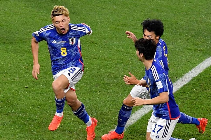 Báo Nhật Bản phản ứng thế nào khi đội nhà tạo nên cơn địa chấn ở World Cup? - 1