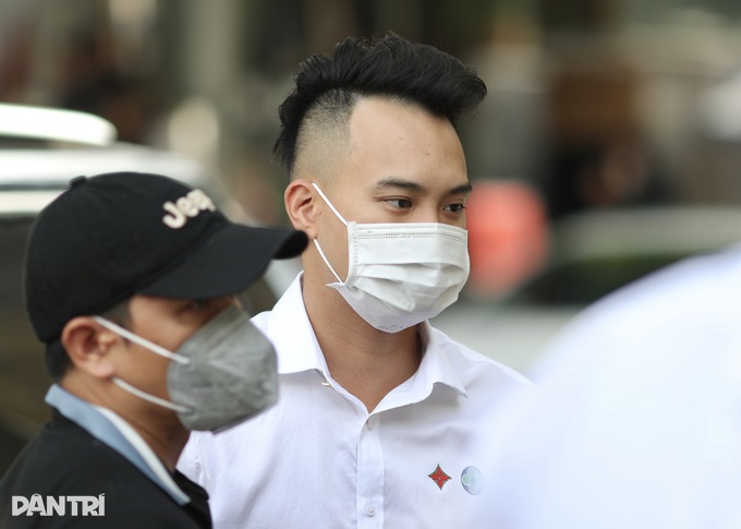 Diệp Lâm Anh suy sụp sau phiên sơ thẩm xử vụ ly hôn với chồng thiếu gia - 2 Diệp Lâm Anh suy sụp sau phiên sơ thẩm xử vụ ly hôn với chồng thiếu gia - 2