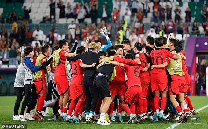 HLV Hàn Quốc vi phạm lệnh cấm chỉ đạo của FIFA? - 2 HLV Hàn Quốc vi phạm lệnh cấm chỉ đạo của FIFA? - 2