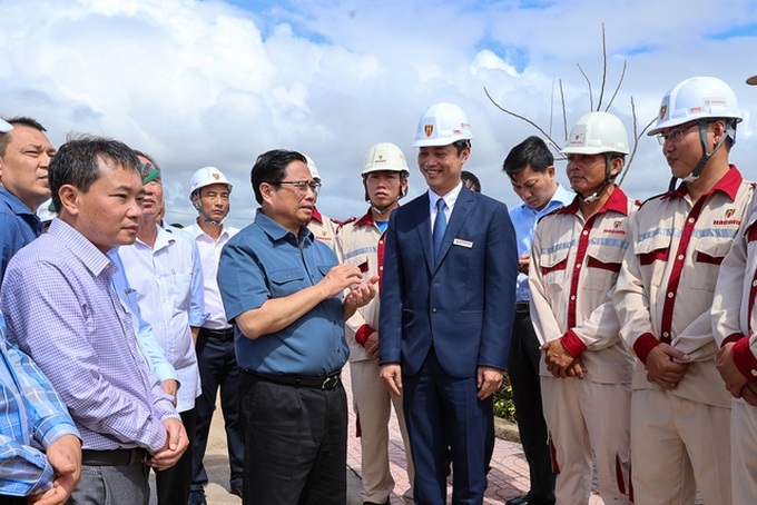 Thủ tướng khảo sát đường cao tốc, thăm dự án điện gió tại Bạc Liêu - 3 Thủ tướng khảo sát đường cao tốc, thăm dự án điện gió tại Bạc Liêu - 3