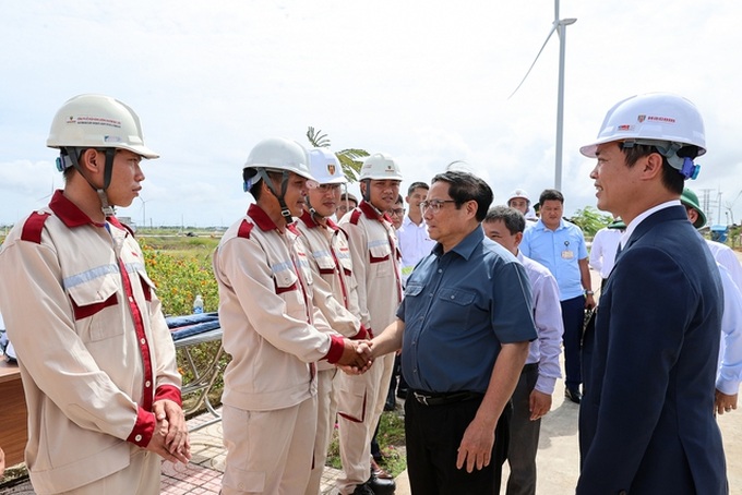 Thủ tướng khảo sát đường cao tốc, thăm dự án điện gió tại Bạc Liêu - 2 Thủ tướng khảo sát đường cao tốc, thăm dự án điện gió tại Bạc Liêu - 2