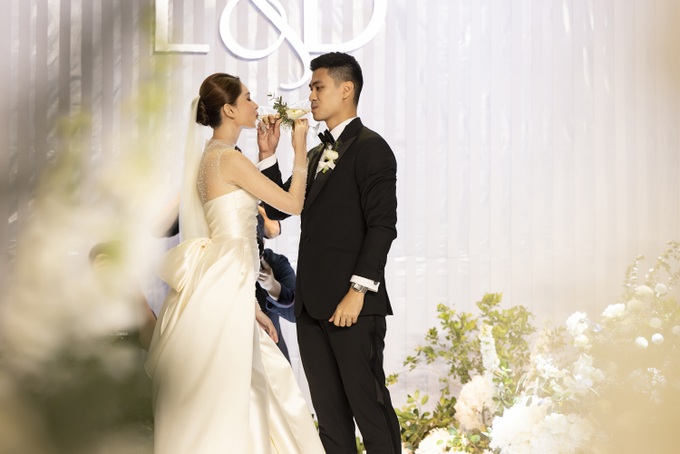 Á hậu Thùy Dung khóc nức nở trong đám cưới với chồng doanh nhân - 5