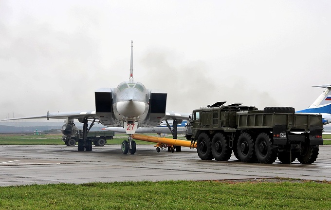 Nghi vấn căn cứ không quân chiến lược của Nga bị tấn công - 1