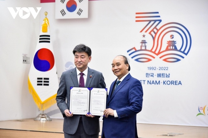 Chủ tịch nước Nguyễn Xuân Phúc thăm tỉnh Gyeonggi của Hàn Quốc