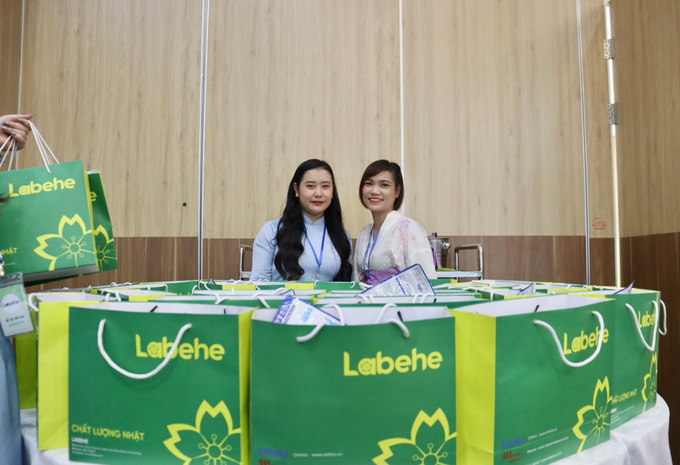 Labehe tổ chức lễ ra mắt sản phẩm với chủ đề Bùng nổ sắc xanh - 5 Labehe tổ chức lễ ra mắt sản phẩm với chủ đề Bùng nổ sắc xanh - 5