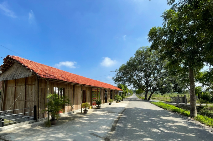 Làng du lịch khủng hoạt động 2 năm mới xin chấp thuận chủ trương - 2 Làng du lịch khủng hoạt động 2 năm mới xin chấp thuận chủ trương - 2