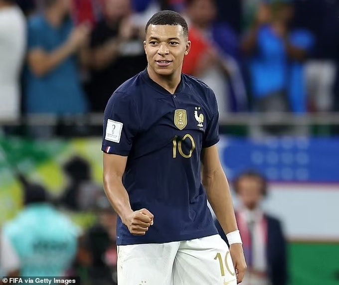 Danh thủ Kylian Mbappé và chuyện tình với người mẫu chuyển giới hơn 9 tuổi - 1