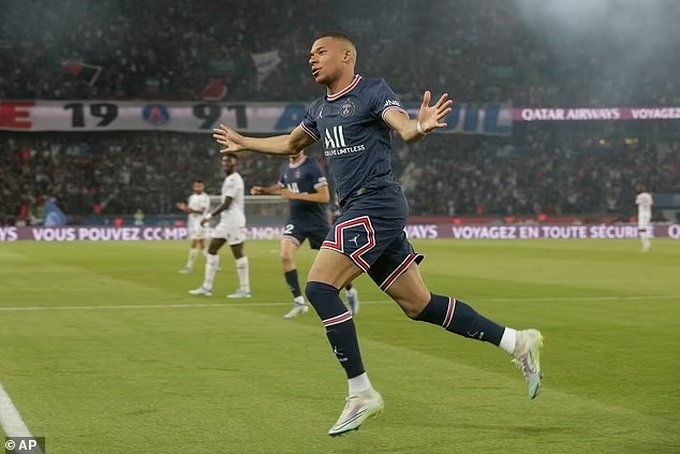 Danh thủ Kylian Mbappé và chuyện tình với người mẫu chuyển giới hơn 9 tuổi - 4