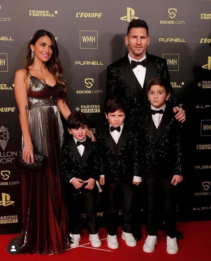 Hot beauty and fairy tale love story of wife Lionel Messi - 10
