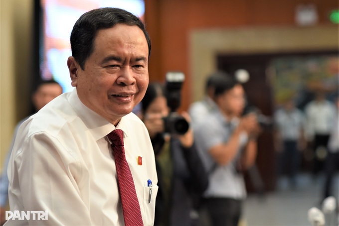 Chủ tịch UBND TPHCM ngồi bàn chất vấn tại kỳ họp HĐND cuối năm - 1 Chủ tịch UBND TPHCM ngồi bàn chất vấn tại kỳ họp HĐND cuối năm - 1