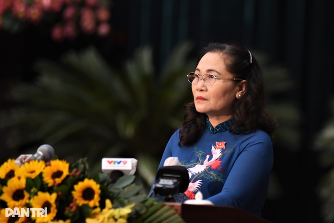 Chủ tịch UBND TPHCM ngồi bàn chất vấn tại kỳ họp HĐND cuối năm - 2 Chủ tịch UBND TPHCM ngồi bàn chất vấn tại kỳ họp HĐND cuối năm - 2