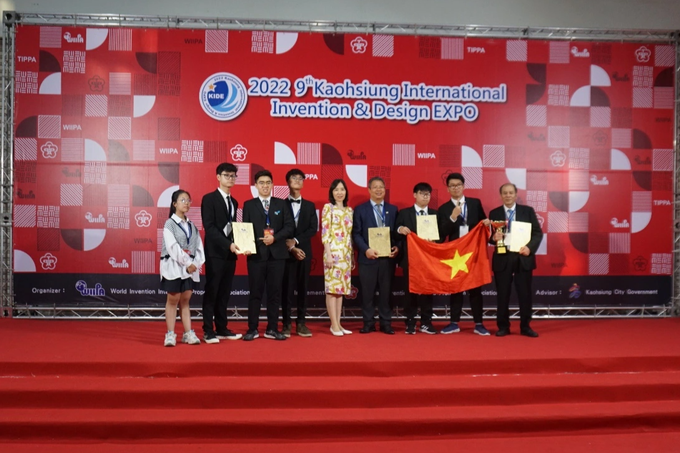 Nhóm học sinh Việt Nam giành Huy chương Vàng cuộc thi sáng chế quốc tế - 2