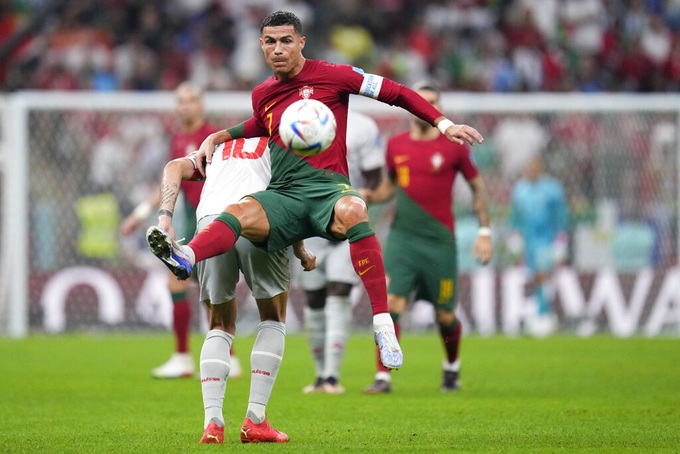 Cristiano Ronaldo ngồi dự bị ở trận Bồ Đào Nha thắng đậm Thụy Sỹ - 2