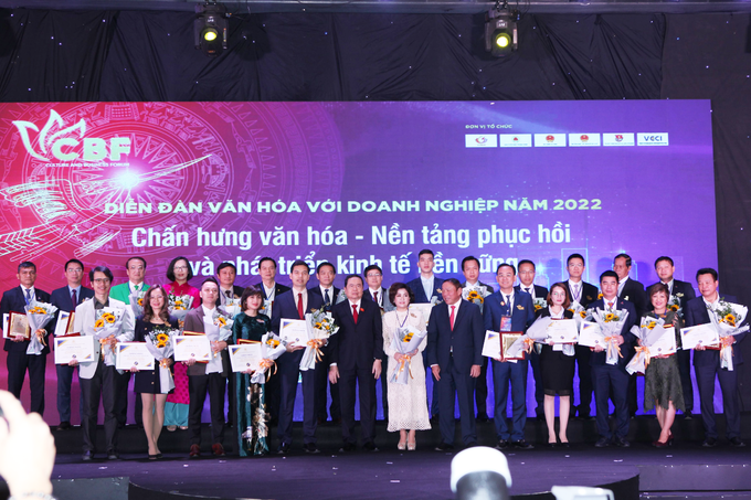 Hòa Bình Group nhận giải Doanh nghiệp chuẩn văn hóa kinh doanh Việt Nam 2022 - 3