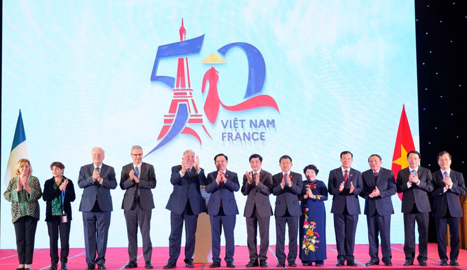 Chủ tịch Thượng viện Pháp: Pháp đã chạm tới trái tim của người Việt Nam - 4 Chủ tịch Thượng viện Pháp: Pháp đã chạm tới trái tim của người Việt Nam - 4