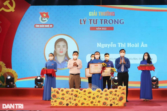 Nữ bí thư Đoàn 9X năng nổ, nhận giải thưởng Lý Tự Trọng - 5 Nữ bí thư Đoàn 9X năng nổ, nhận giải thưởng Lý Tự Trọng - 5