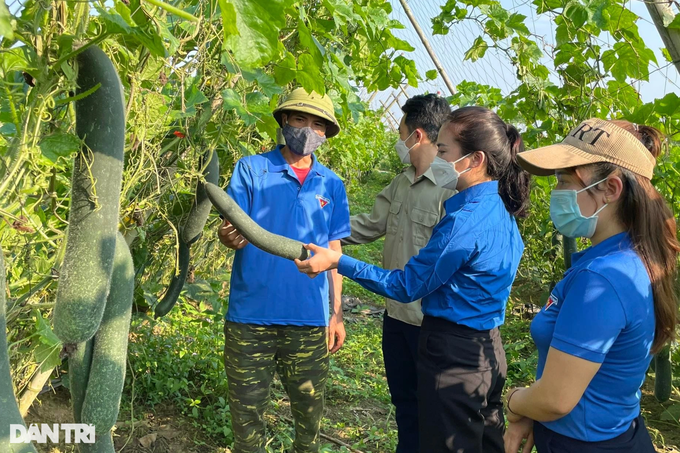 Nữ bí thư Đoàn 9X năng nổ, nhận giải thưởng Lý Tự Trọng - 2 Nữ bí thư Đoàn 9X năng nổ, nhận giải thưởng Lý Tự Trọng - 2