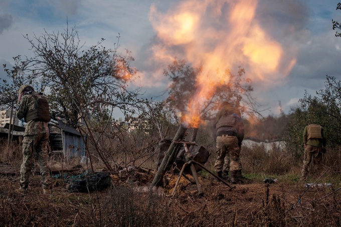 Ukraine triển khai khí tài, pháo kích dồn dập ở miền Đông - 1