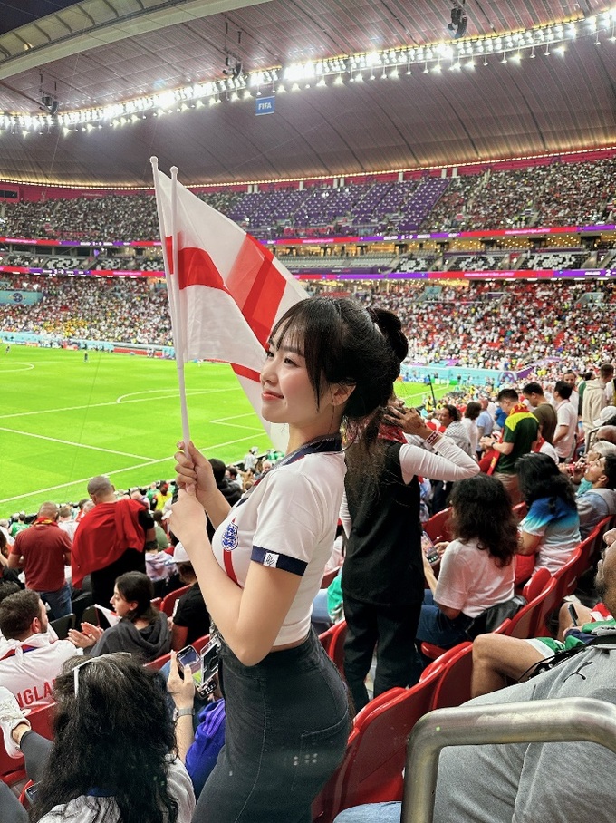 Cô gái Hà Nội đi xem World Cup: Cổ vũ đội nào đội đó... về nước - 4