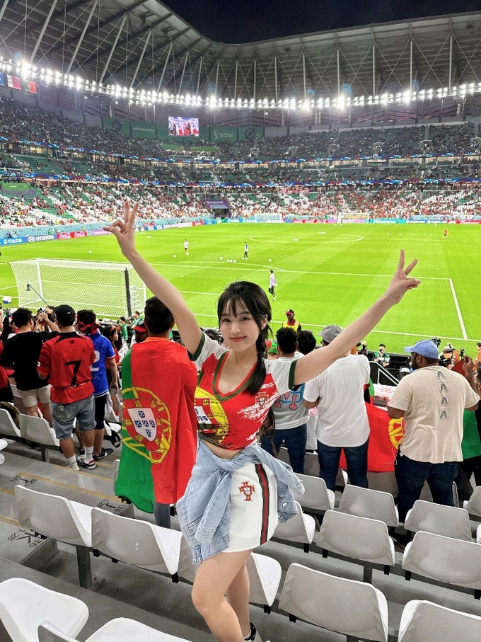 Cô gái Hà Nội đi xem World Cup: Cổ vũ đội nào đội đó... về nước - 1