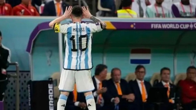 Đây là một bức ảnh tuyệt đẹp của Messi trong World Cup 2024, được chụp bằng độ phân giải 4k. Bạn sẽ cảm nhận được sự sống động, sắc nét của mỗi chi tiết, như những cọng cỏ và ánh sáng của sân cỏ trong bức ảnh này.