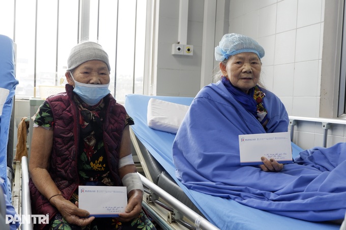 Hà Nội: Chó nhà hóa điên cắn hai cụ bà gãy xương phải cấp cứu - 6 Hà Nội: Chó nhà hóa điên cắn hai cụ bà gãy xương phải cấp cứu - 6