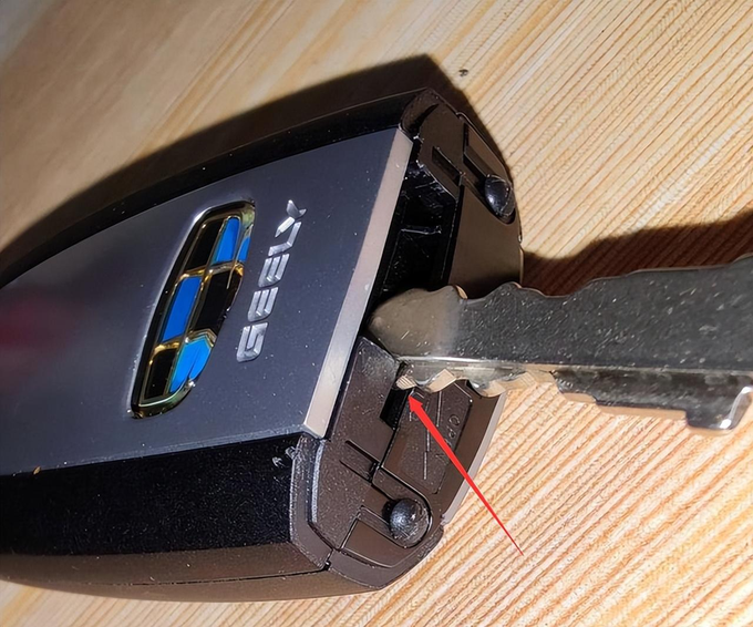 Bao lâu thì cần thay pin cho chìa khóa thông minh ô tô? - 2