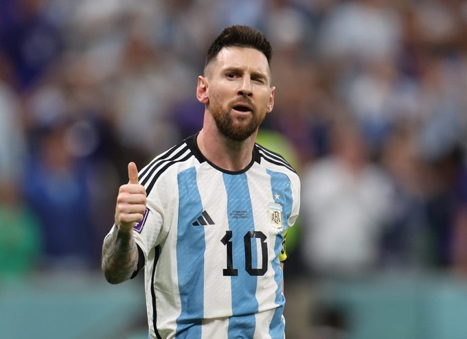 Vận động viên nổi tiếng Leo Messi không chỉ tài năng trên sân cỏ mà còn rất giỏi tích lũy tài sản. Xem thêm để biết thêm về kiếm tiền của Messi.