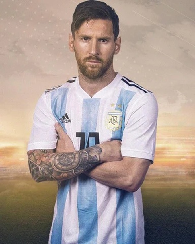 Messi chính thức khoe hình xăm mới phủ kín tay phải