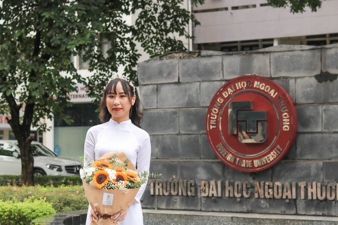 Hoa hậu Lương Thùy Linh là một trong những học sinh, sinh viên nổi bật 2022 - 3