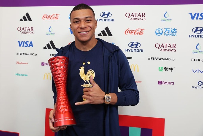 Câu chuyện của Kylian Mbappe: Ngôi sao trẻ có trái tim ấm áp - 3