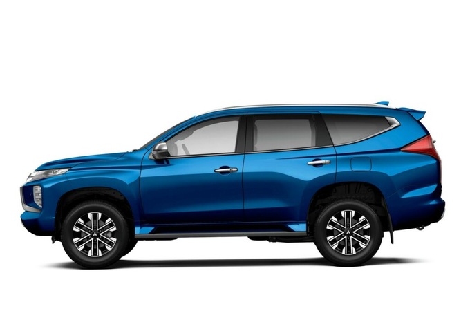 Mẫu SUV quyền lực Mitsubishi Pajero Sport có phiên bản nâng cấp - 3