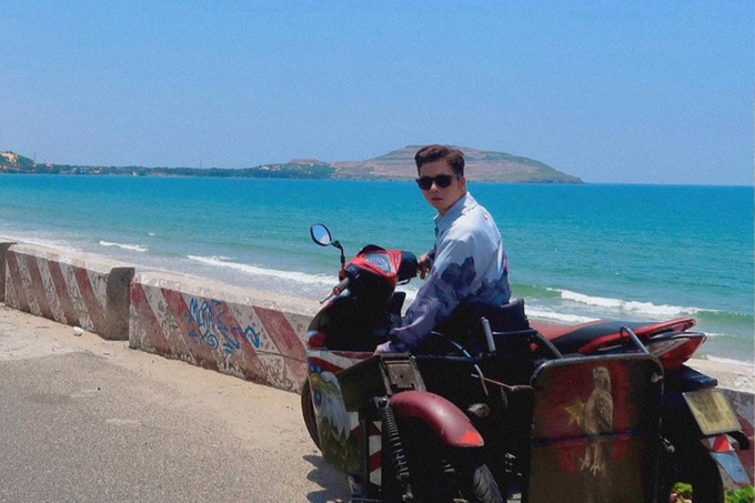 Phượt thủ miền Tây ngồi xe lăn chinh phục hơn 30 tỉnh, thành