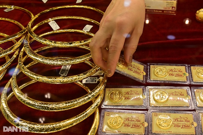 Diễn biến bất ngờ của giá vàng sau khi chọc thủng mốc 2.000 USD - 1