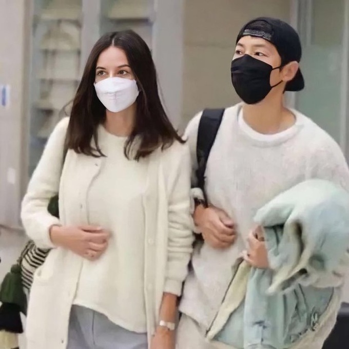 Vợ mới của Song Joong Ki mang thai ba tháng, sống tiện nghi tại Hàn Quốc - 1