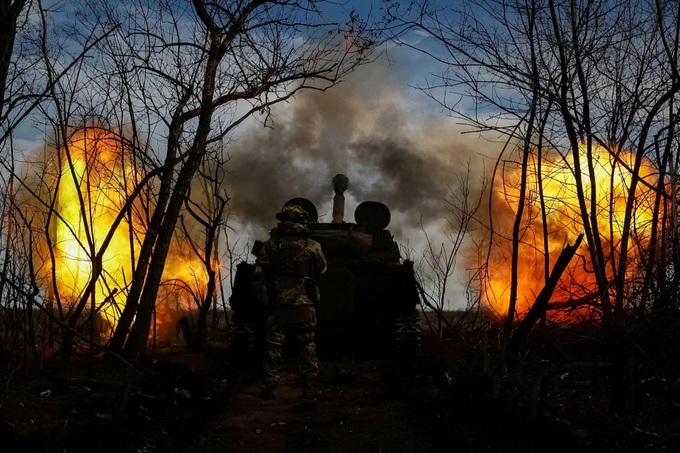 Pháo kích dữ dội đốt nóng chảo lửa miền Đông Ukraine - 1